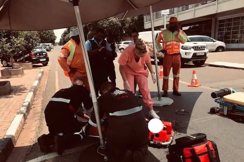 超速司机撞伤市政工人_Linden_Rivonia_政局