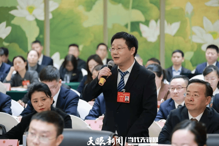 代表委员风采录|周锋代表:智能制造从“点上突破”转向“系统集成”_铝业_遵义_产业链