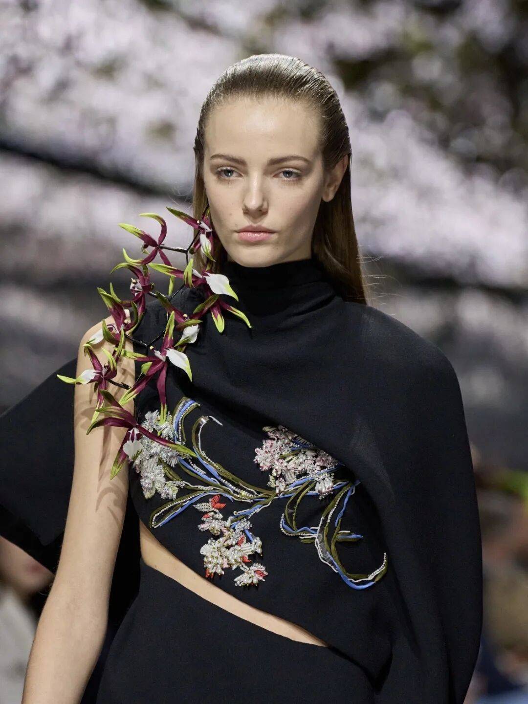 Jonathan_Anderson在DIOR的高级订制首秀，玩出了什么“花样”？