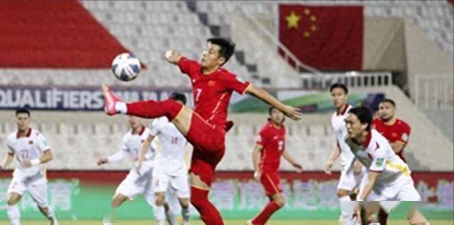 中国足球真相：不是14亿人选不出11个，而是10万个有钱人的游戏