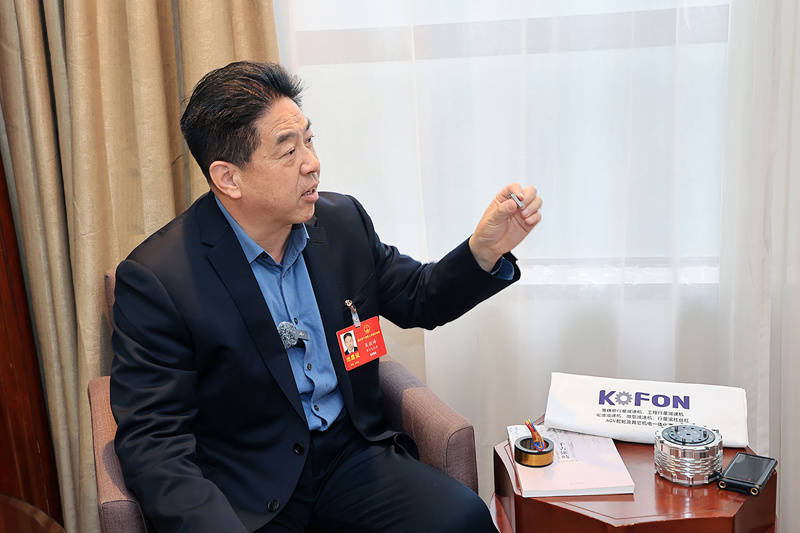 人大代表行李箱里的新质生产力