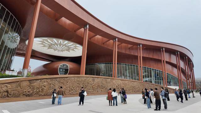 图集 | 深圳龙岗国际艺术中心今日启幕 展现艺术与科技相融之美