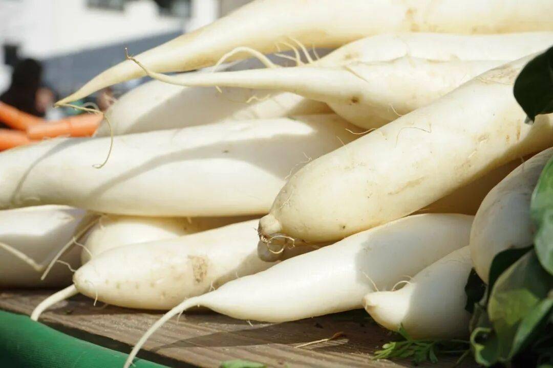 【养生】老话说：冬吃萝卜夏吃姜，原来藏着这些好处！