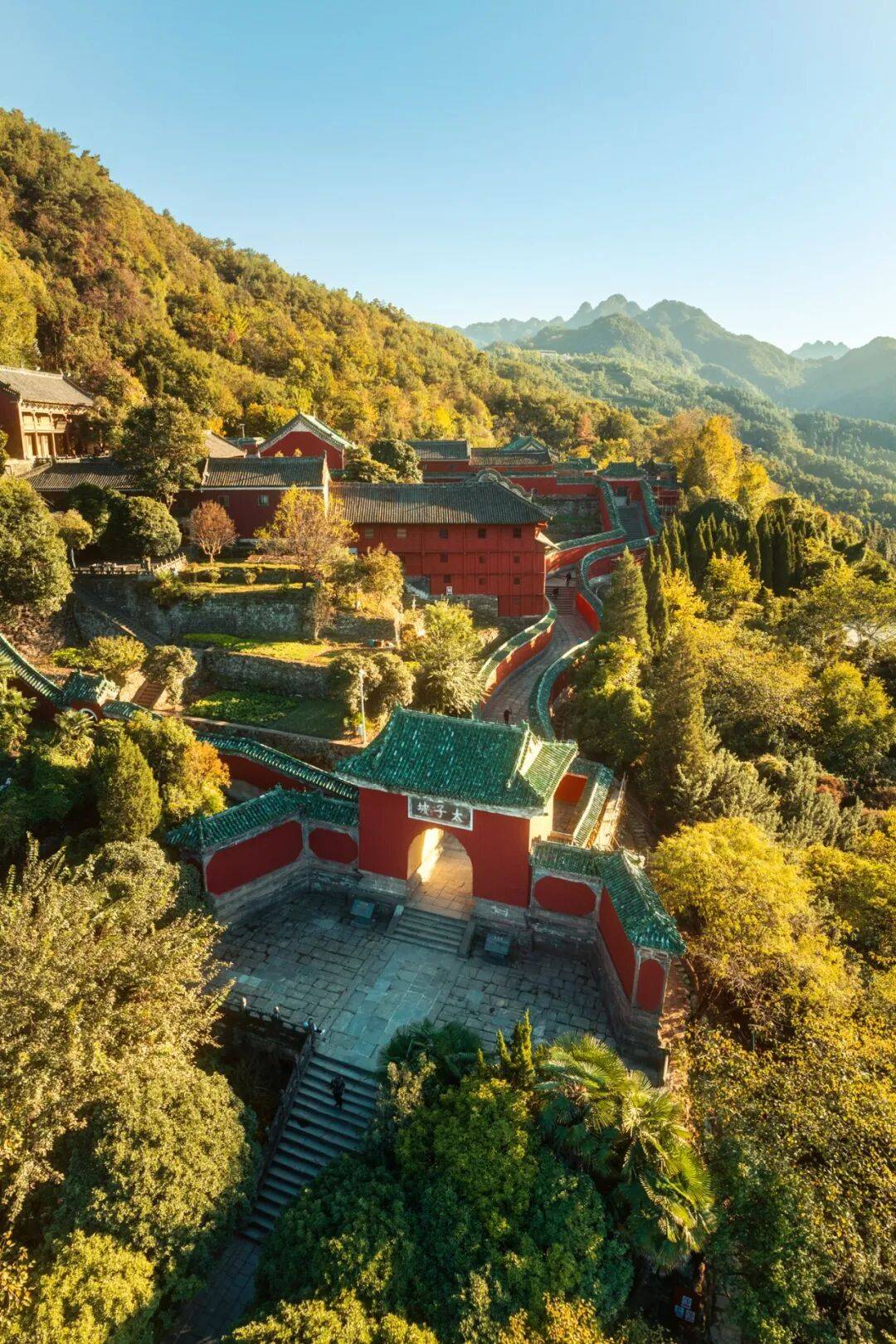 图片[3]-打工人的“精神出逃”指南，就在这些中国“仙山”里-华闻时空