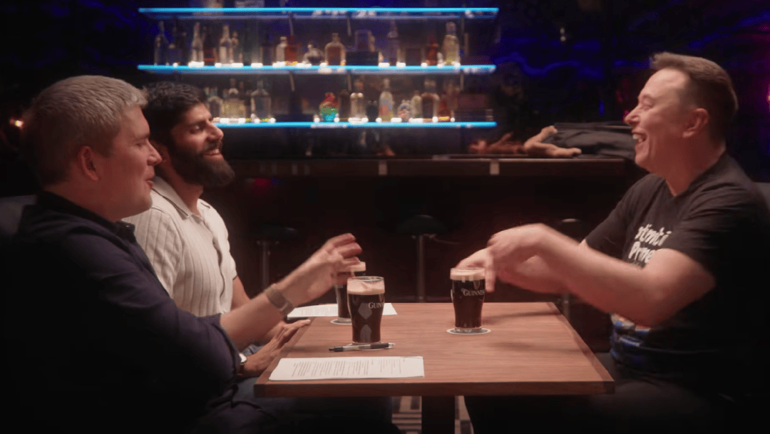 微醺的马斯克聊嗨了：盛赞中国、预言天上的AI