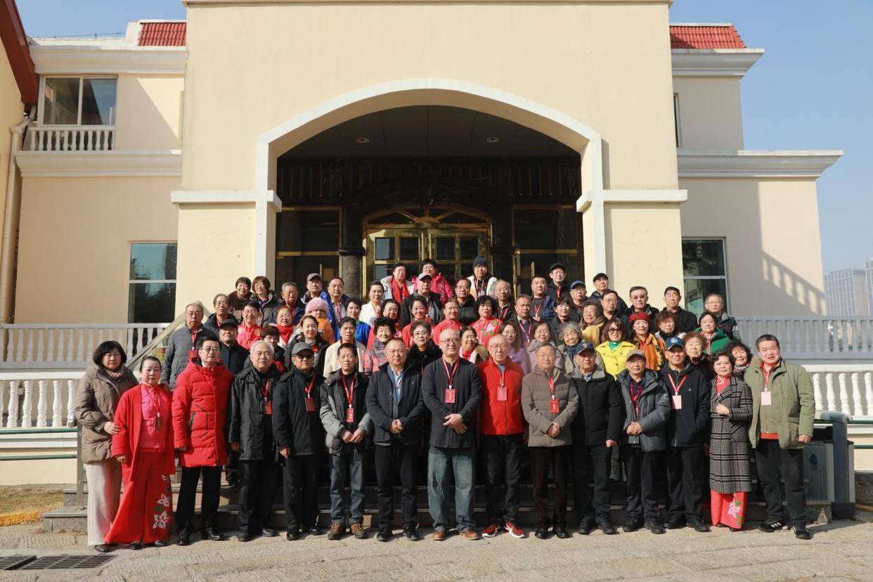 青岛琴岛书画院联合山东省书画学会文化艺术交流中心举办“笔润春声 墨绘马年”新春联谊会