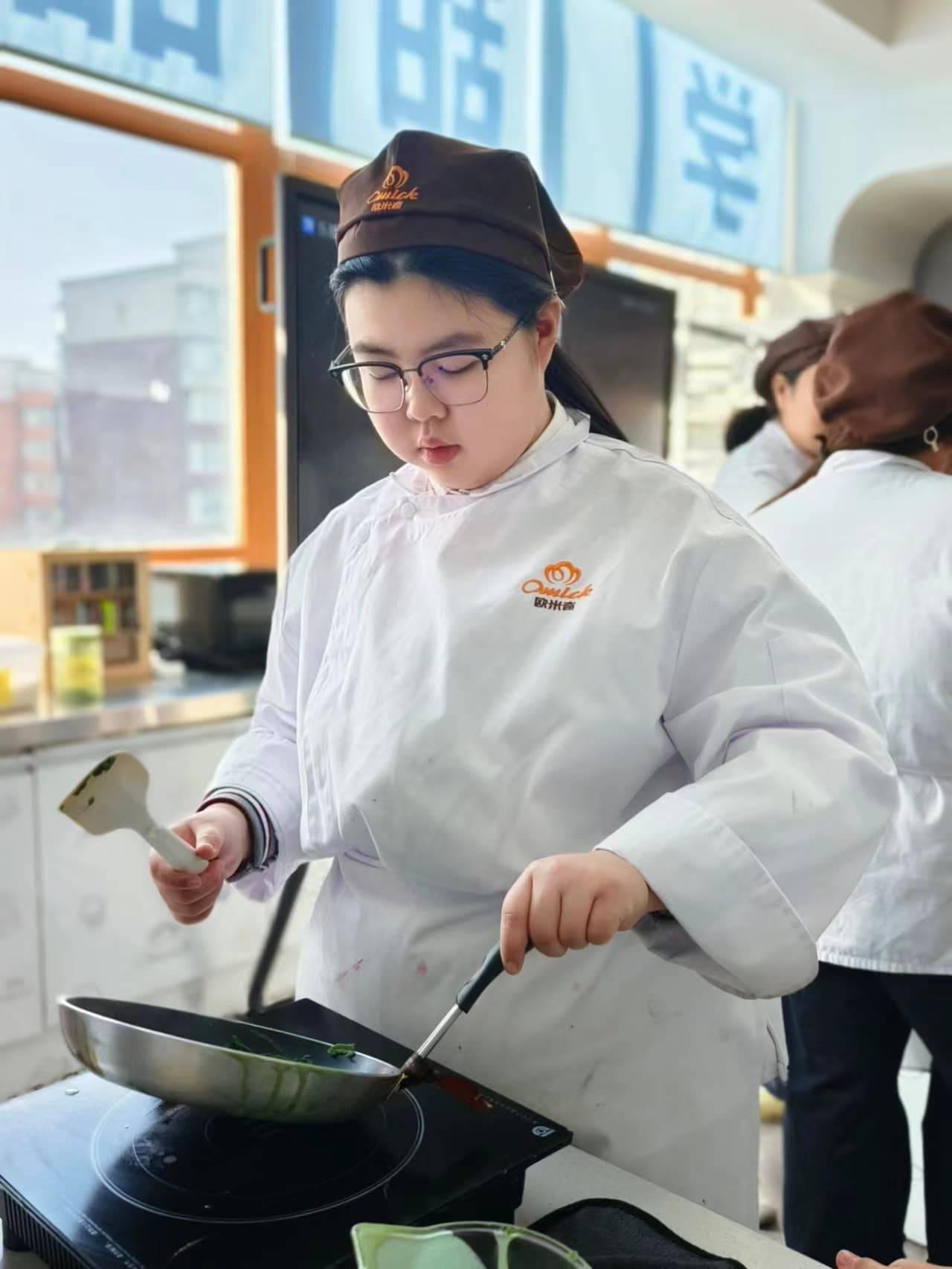 欧米奇西点烘焙学校_学做蛋糕去哪里学_长春欧米奇蛋糕培训