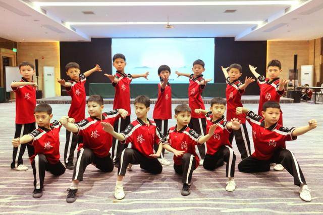 从8岁小妮到3年“小元老”，塔沟功夫小子们的春晚梦