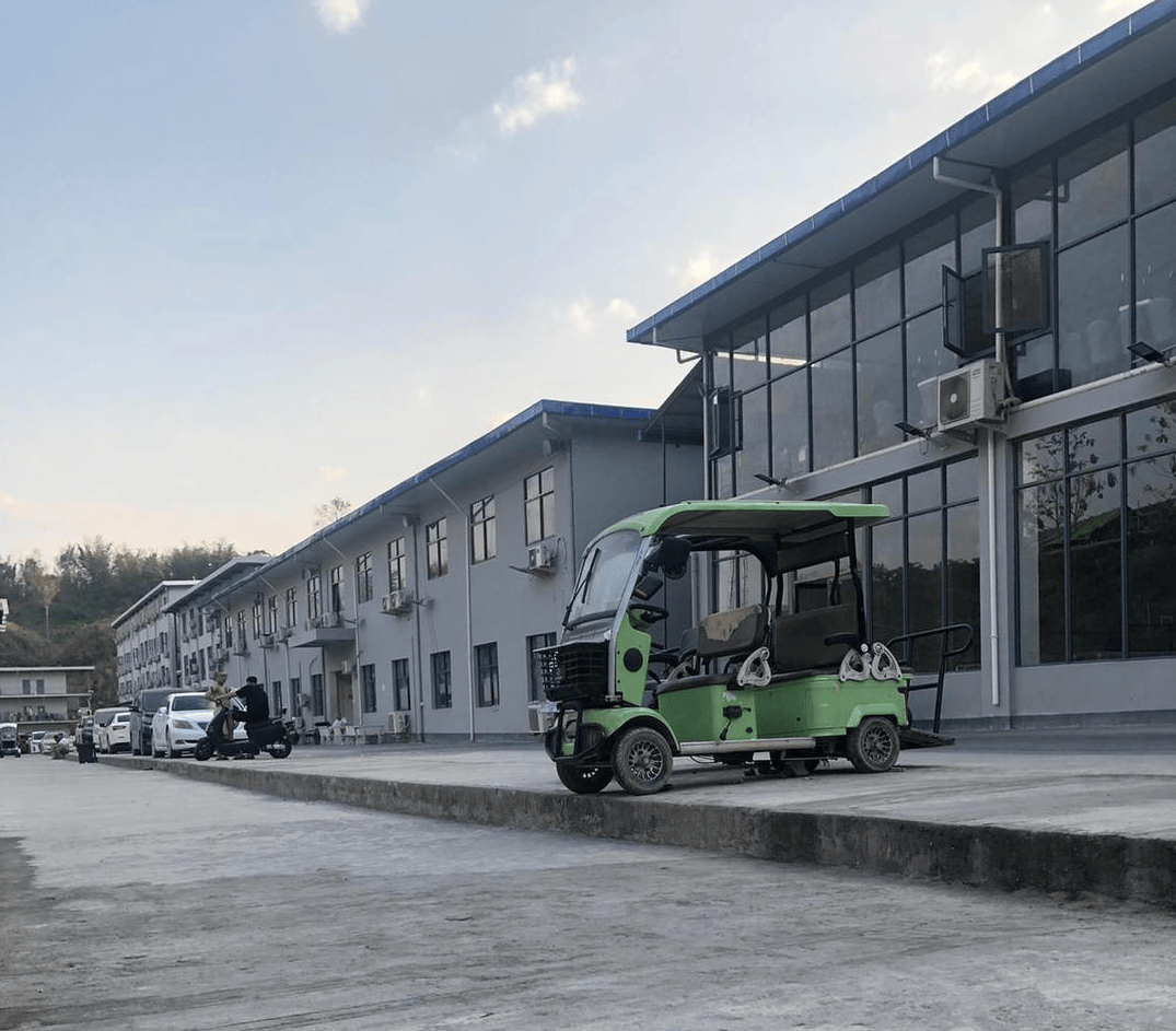 KK园区2.0版“青松园区”内部照片首次曝光：铁栏铁网双重封窗，宿舍晾衣荒山围绕 -华闻时空