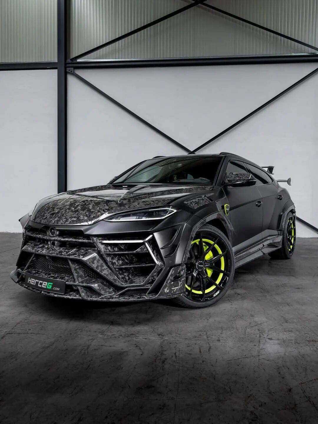 urus se被mansory整成绿碳怪物