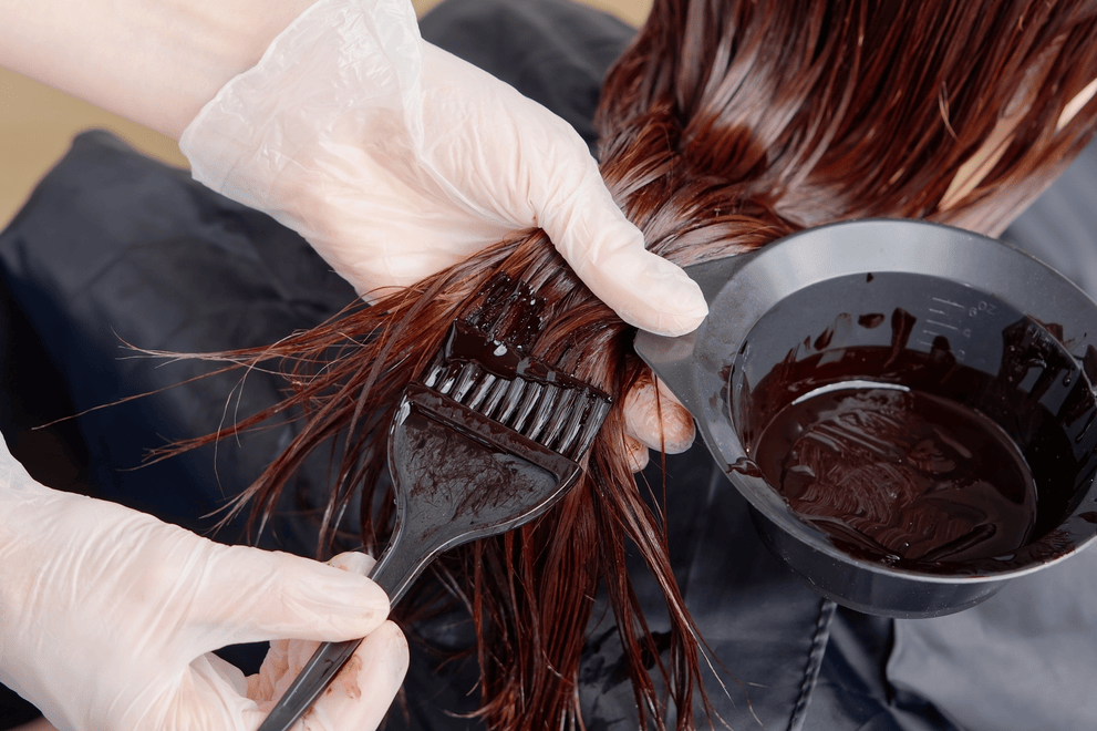 母乳妈妈过年能染发烫发吗,化妆呢？