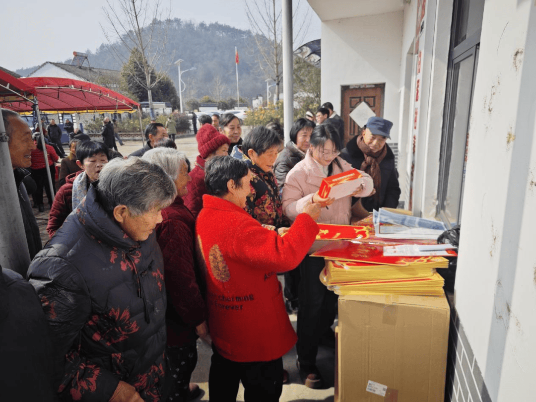 “开席啦!”这个村180位老人一起团年_白泥村_活动_家乡