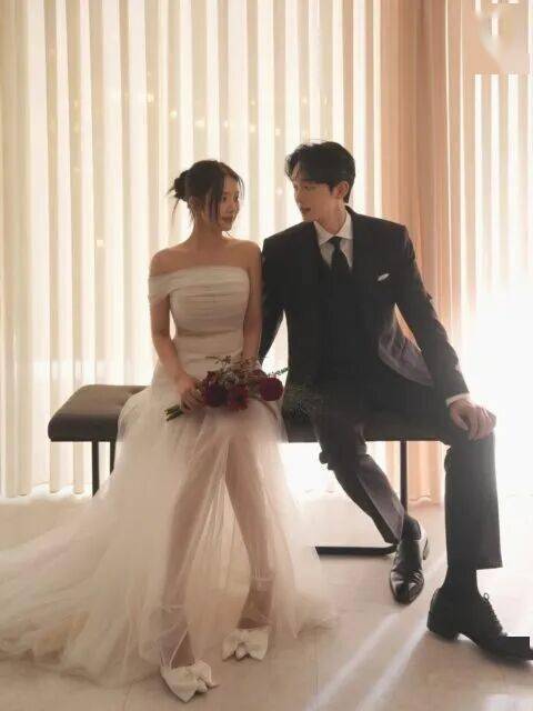 前人气女团成员宣布结婚，新郎是职业时尚模特 插图2