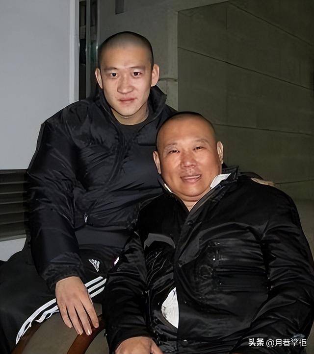 德云社30周年封箱夜，曹云金热度“碾压”郭德纲，恶心的一幕发生