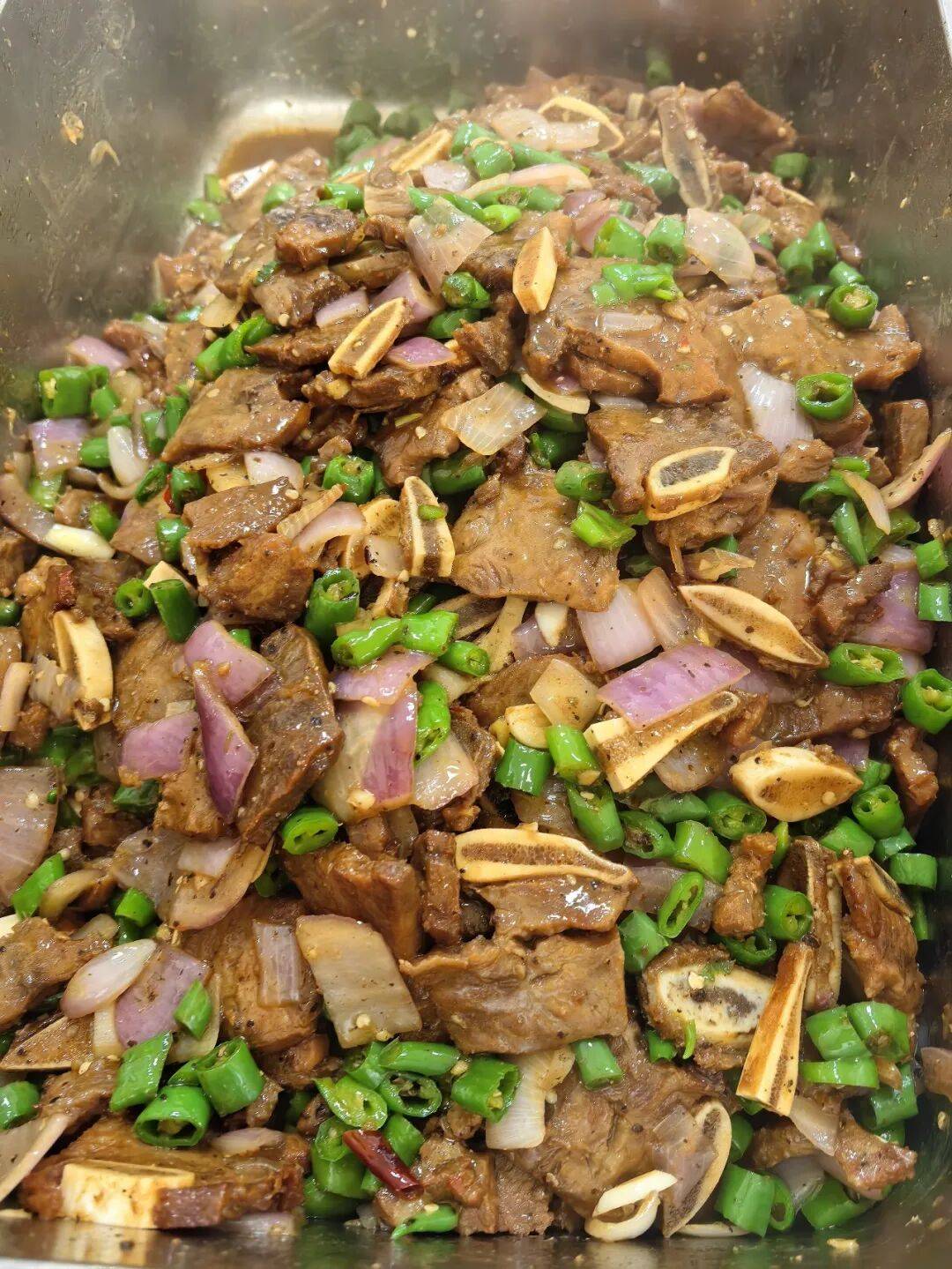 意面鸡排高段红烧鸡翅根儿菜红椒肉片杂粮珍珠米饭面点配餐