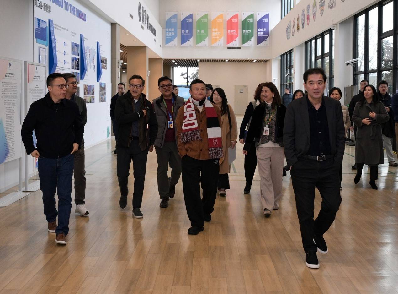 马云新年现身云谷学校，和阿里蚂蚁核心管理层交流AI