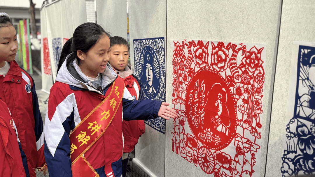 指尖传非遗,红心映雷锋_活动_剪纸_传承