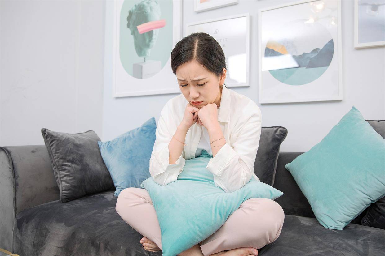 上万元买的芝华仕沙发使用半年现晃动、生锈 消