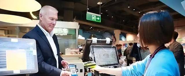 图片[2]-加拿大游客回国直言：在中国生活，每天像在看科幻片-华闻时空