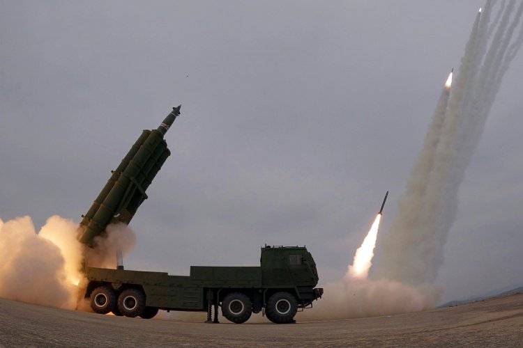 朝鲜远程炮兵进行火力打击训练 金正恩现场观摩-华闻时空