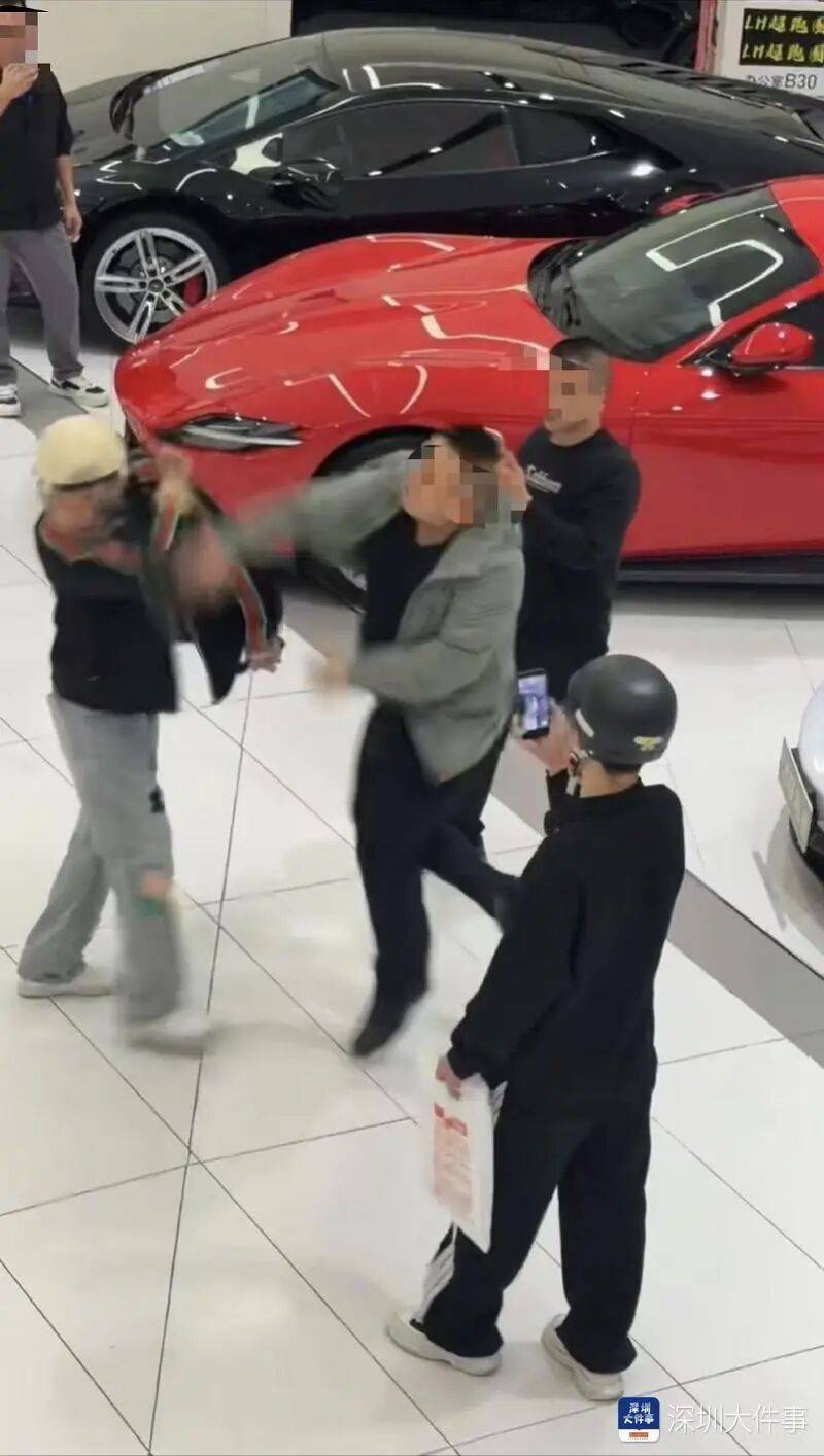 知名打假博主铁铁在深圳名车广场维权被殴打 2名施暴者被行拘(图1)