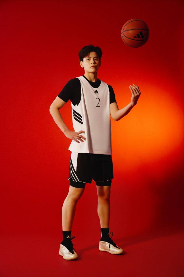 女篮队长！杨舒予官宣签阿迪达斯 入选最佳阵容率队进世界杯