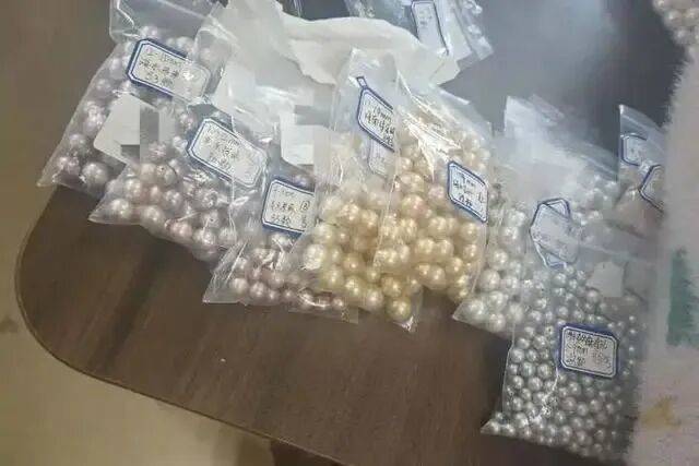 浙江一女子半年时间“蚂蚁搬家”式偷走公司500多件珠宝，价值200万元