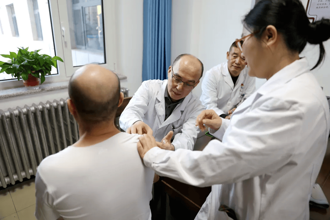 首都医科大学附属北京中医医院黄牛挂号微信，客服24小时在线的简单介绍