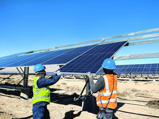 原创             200亿！马斯克这波操作，把中国光伏从“内卷”拉向了“外挂”！