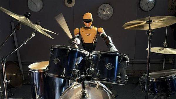 领先国际同行6个月以上！西湖大学发布机器人领域首个动作泛化大模型