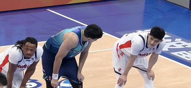 禁5场罚22万！CBA开重磅罚单，广州遭晴天霹雳，球迷：赵睿惹的祸