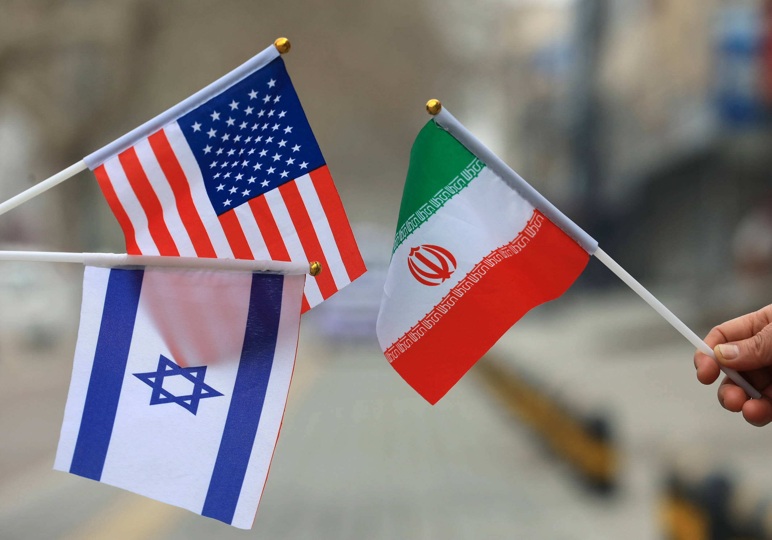 特朗普下令暂停打击伊朗能源设施5天，伊朗否认进行过沟通