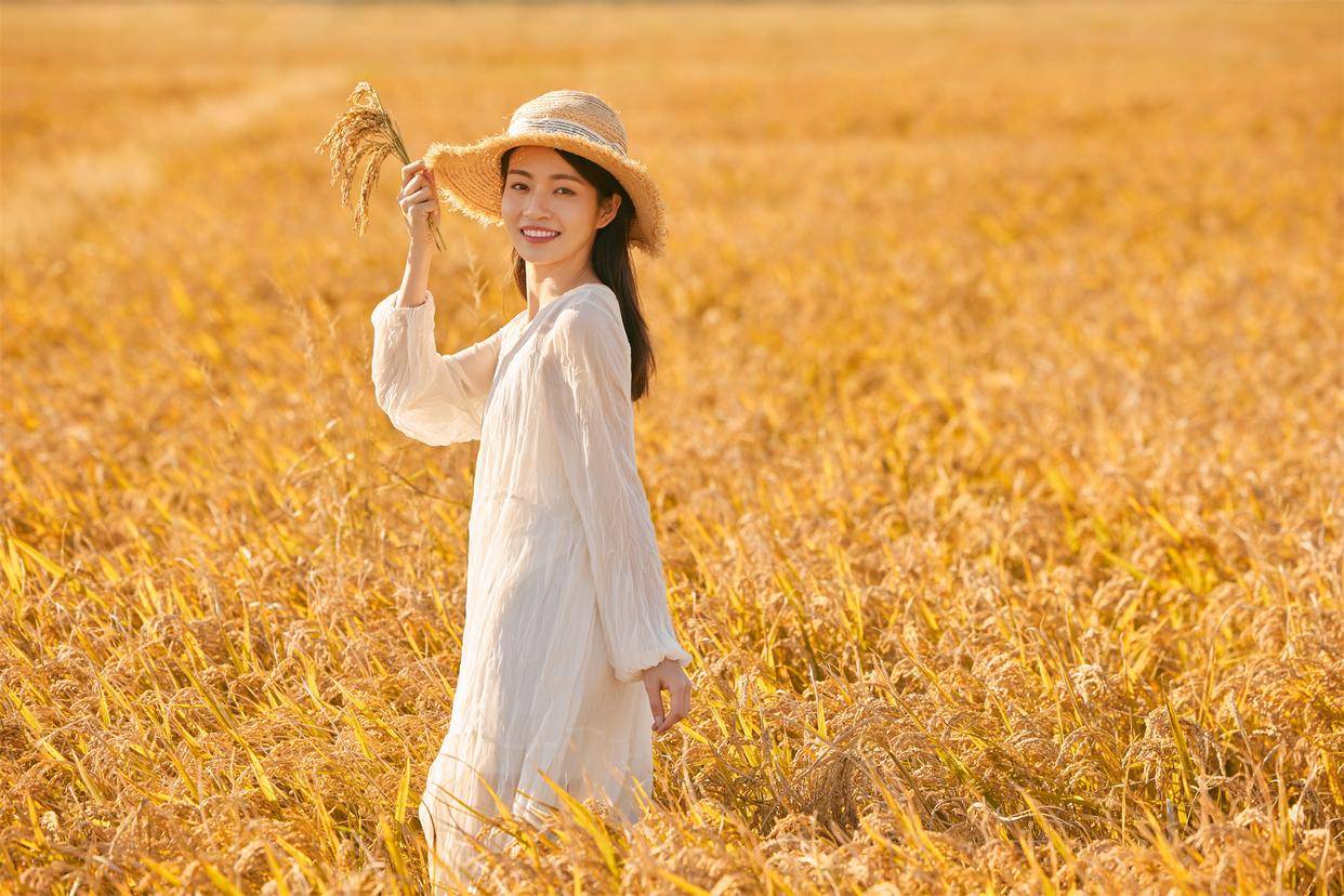 员工对着顾客镜头吃掉发霉蟹肉棒 北京辉煌松山