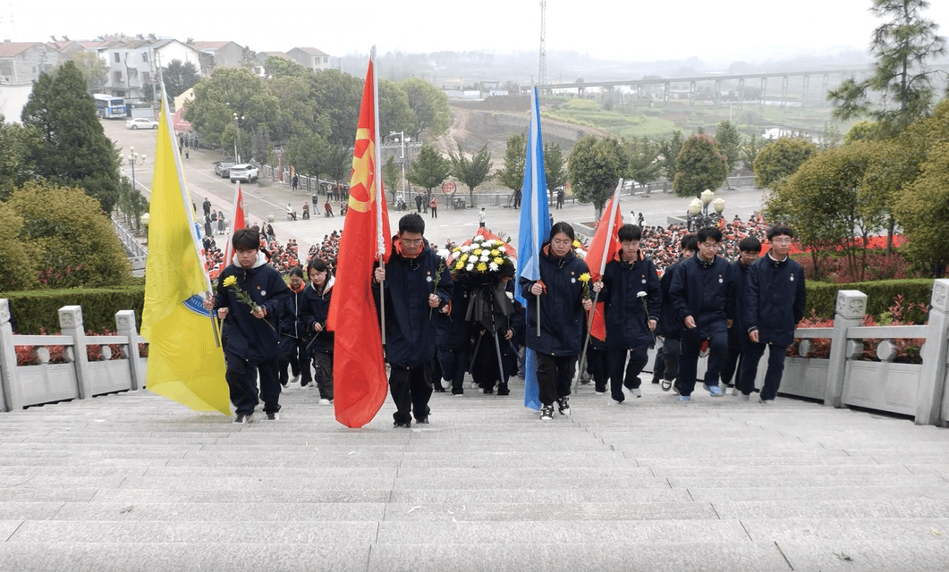 安陆:春风寄哀思 清明忆英烈