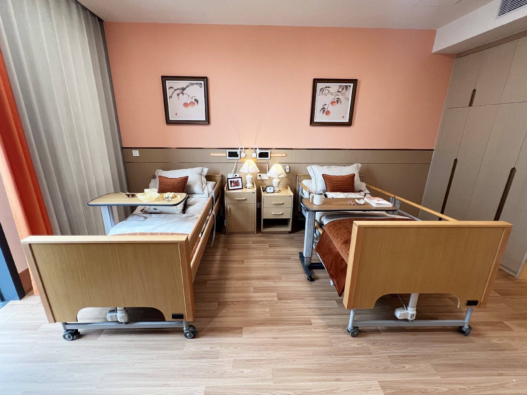 什么牌子的护理床好闲谈电动护理床哪个牌子适合老人，长期使用选哪个比较靠谱_https://www.jmylbn.com_新闻资讯_第1张