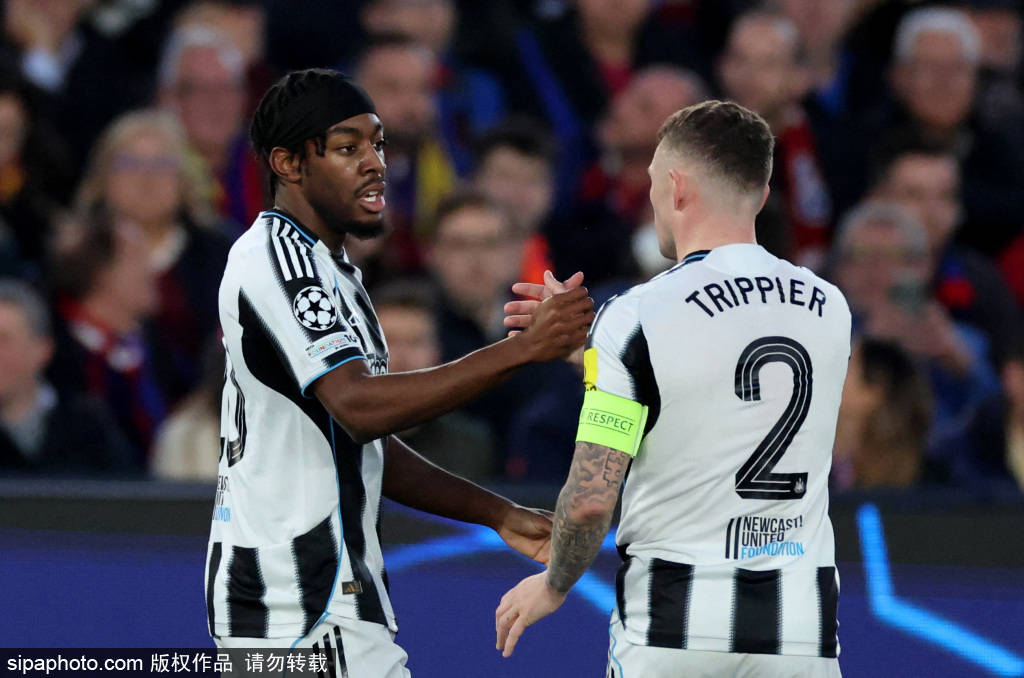 西甲巅峰对决：巴萨“加冕”国家德比，还是皇马“搅局”悬念再起？