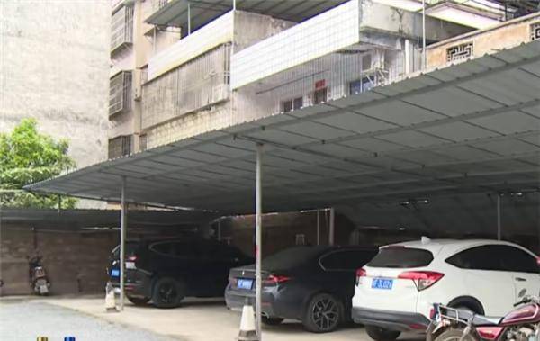 进来就得交钱！女子误入私人停车场掉头被收费 民警到场才脱身