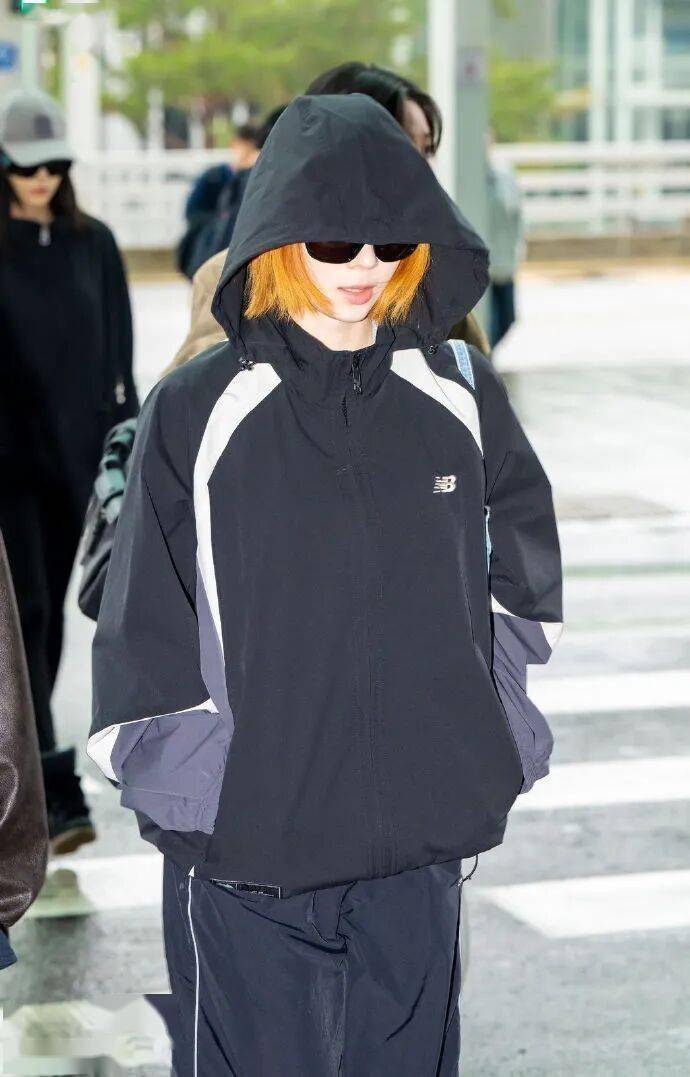 知名女团成员的橘发藏不住了!此前曾否认染发计划 插图1 知名女团成员的橘发藏不住了!此前曾否认染发计划 插图1