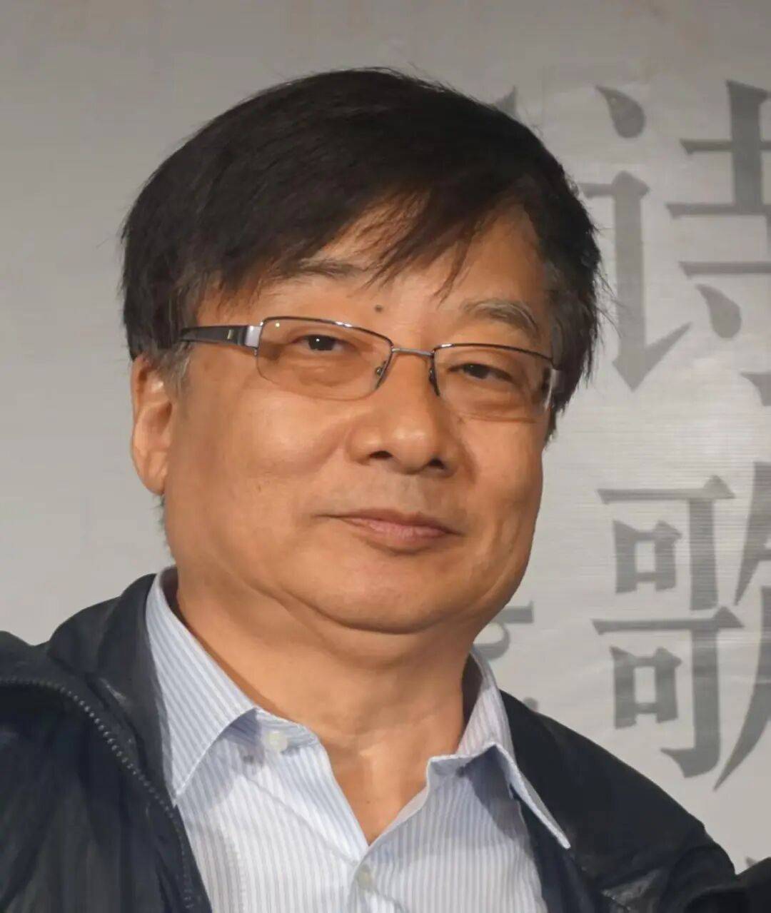 枕边书 | 叶延滨:我总是在观察、吸收和发现_诗歌_影响_小说