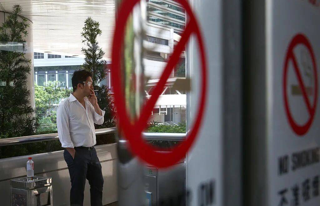 香港控烟再升级：携带电子烟也违法，游客不豁免-华闻时空