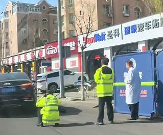 大同滨河路“开门杀”撞倒一电动车，60岁男子倒地后被奥迪车碾压身亡