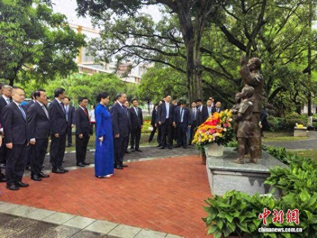 苏林踏访南宁育才学校旧址：重温友好历史 寄语美好未来