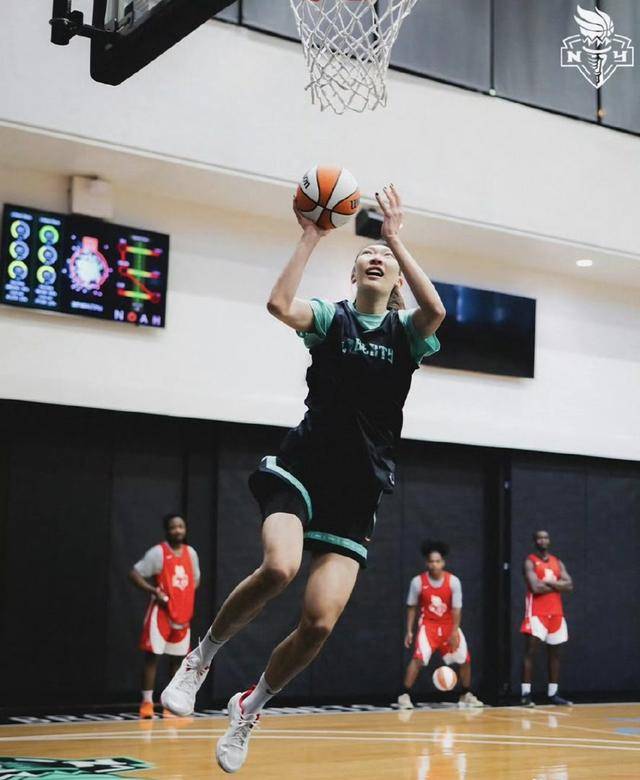 韩旭签下WNBA训练营合同