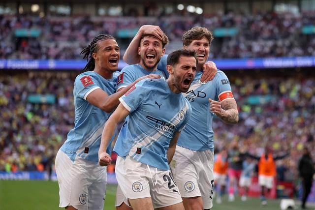 有阿森纳球迷恳求瓜迪奥拉让阿森纳拿英超冠军，曼城创下连续四次进足总杯决赛纪录