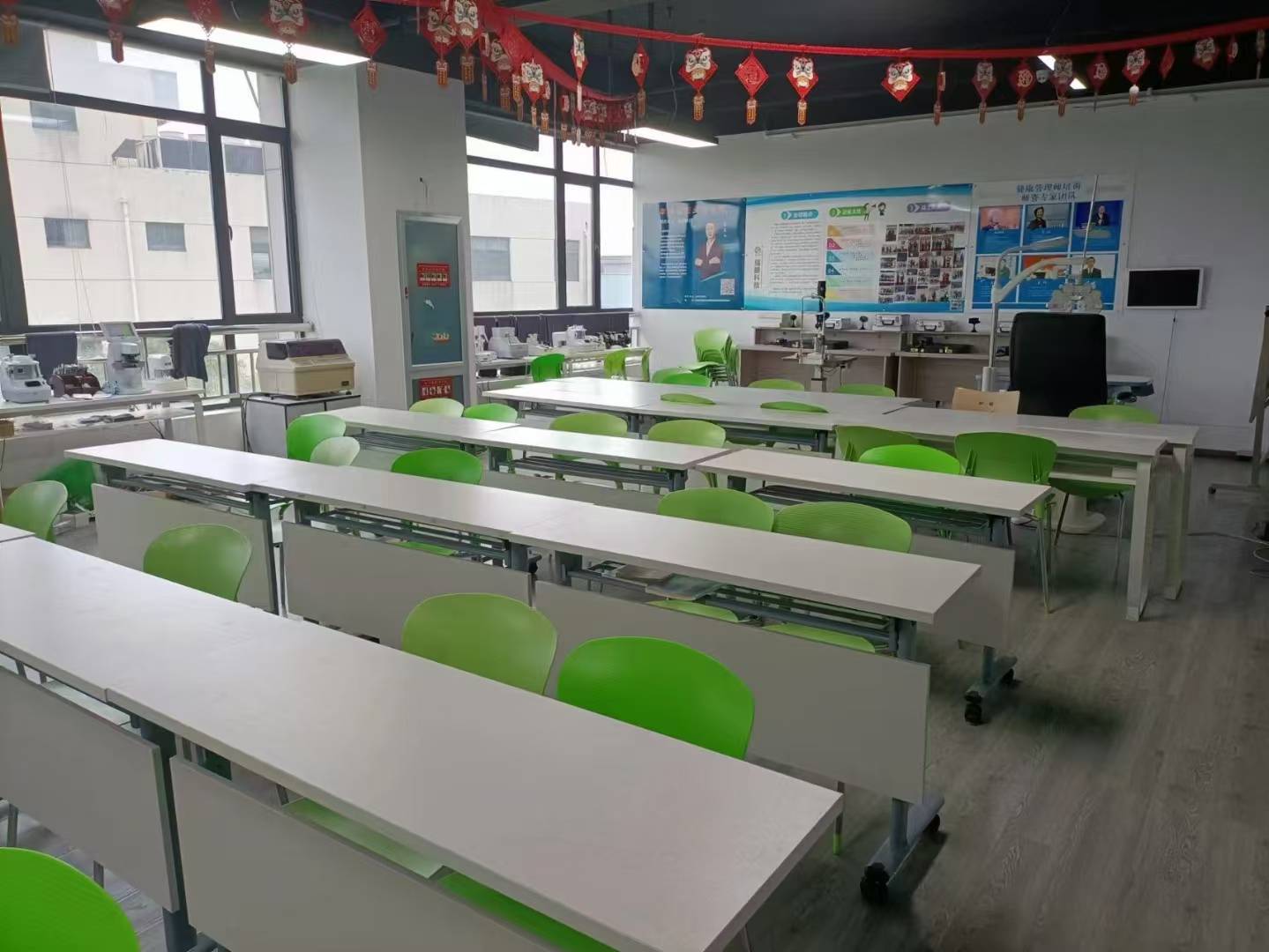 国内口碑不错的眼镜培训学校排名,高口碑品牌价格如何?_课程_行业_练实操