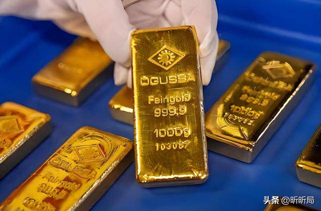 金银价格跌了！散户成韭菜接盘，避险资产为何集体翻车？