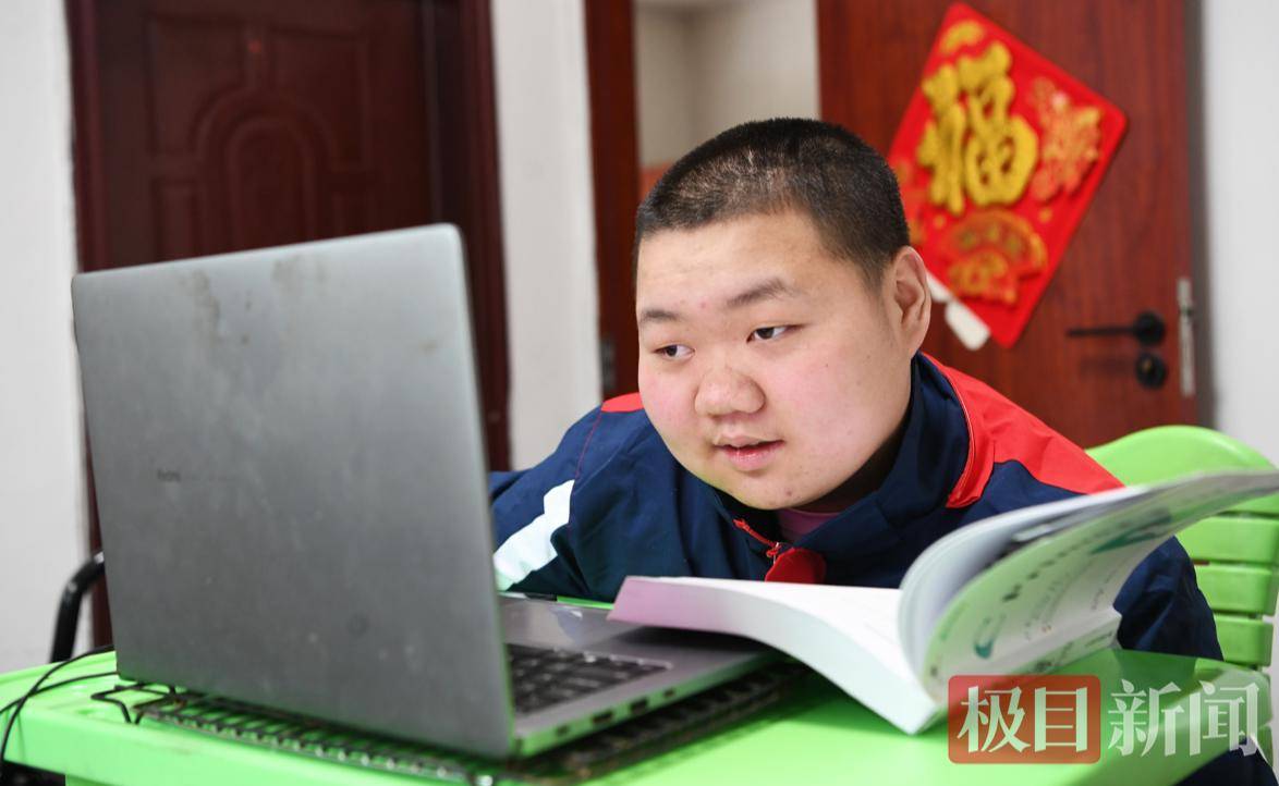握笔都难，却能写代码，保康15岁“轮椅少年”成了“科技小达人”