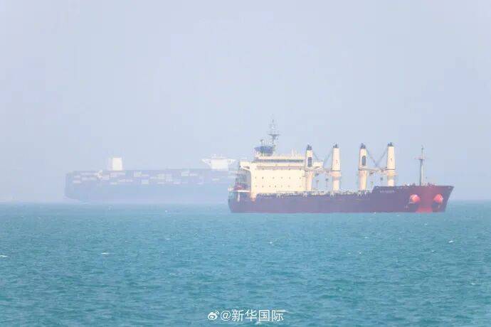 马克龙与伊朗总统通话后表示：向对方提议由法英牵头霍尔木兹海峡多国护航行动，呼吁各方“立即、无条件”解除封锁 ，并计划和特朗普磋商