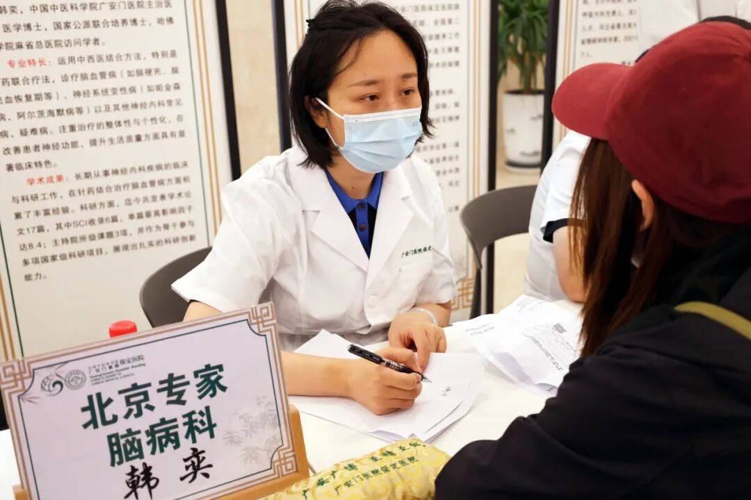 包含广安门医院代诊服务，陪诊挂号老人就医全程照料，每一步都安稳的词条
