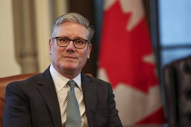首相面临辞职压力，内阁官员立场不一，英国经历“动荡48小时”-华闻时空